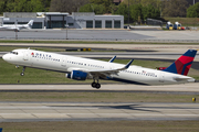 Delta Air Lines (N352DN) at  Atlanta - Hartsfield-Jackson International, United States
