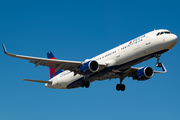 Delta Air Lines Airbus A321-211 (N352DN) at  New York - LaGuardia, United States