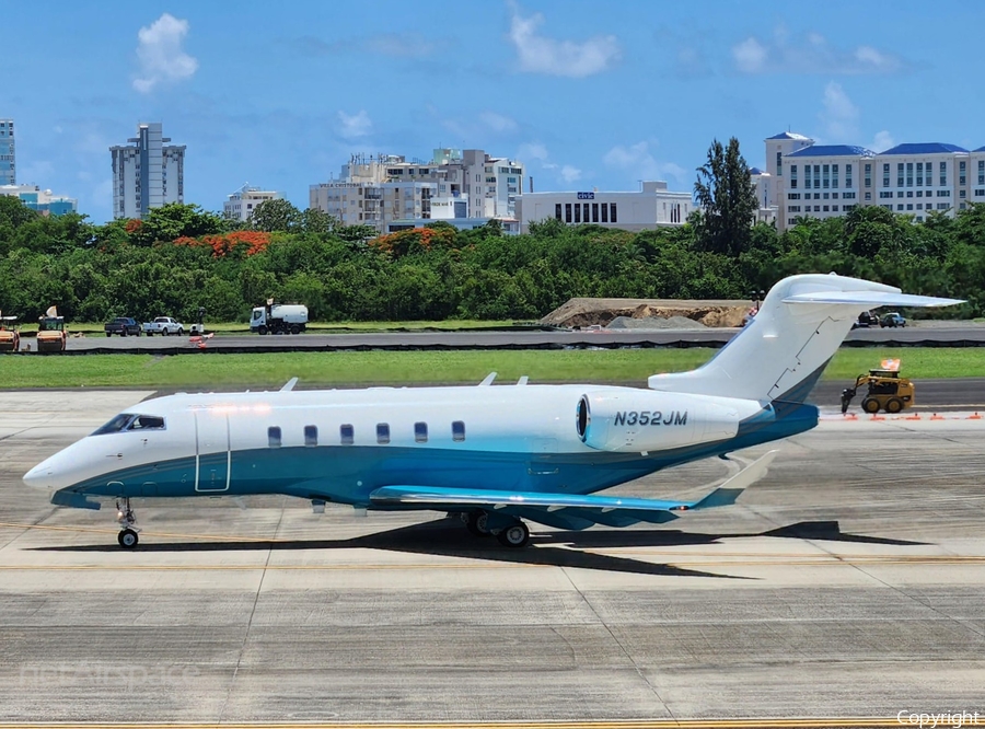 (Private) Bombardier BD-100-1A10 Challenger 350 (N352JM) | Photo 629592