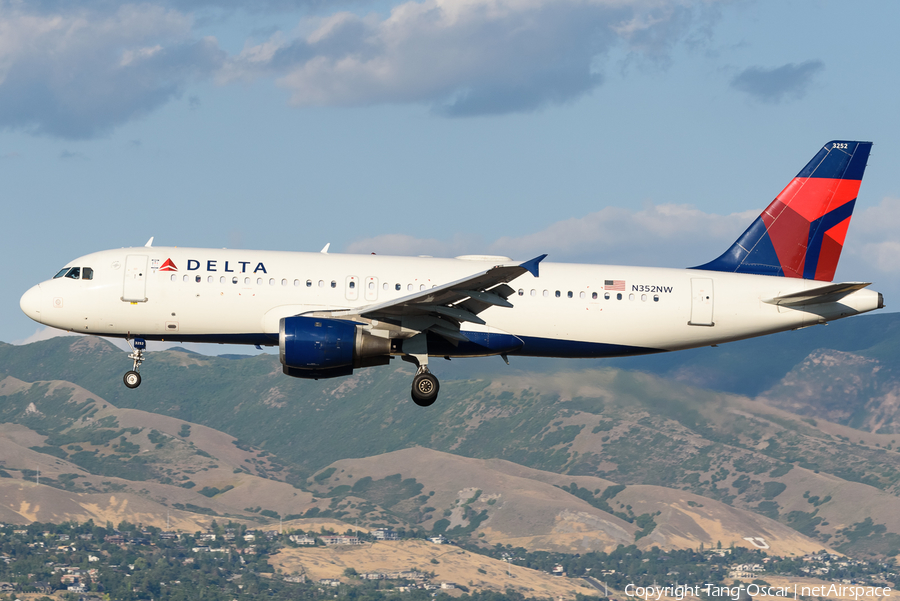 Delta Air Lines Airbus A320-212 (N352NW) | Photo 459362