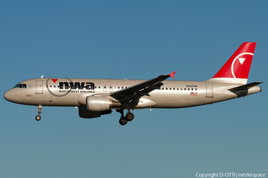Northwest Airlines Airbus A320-212 (N352NW) | Photo 190101