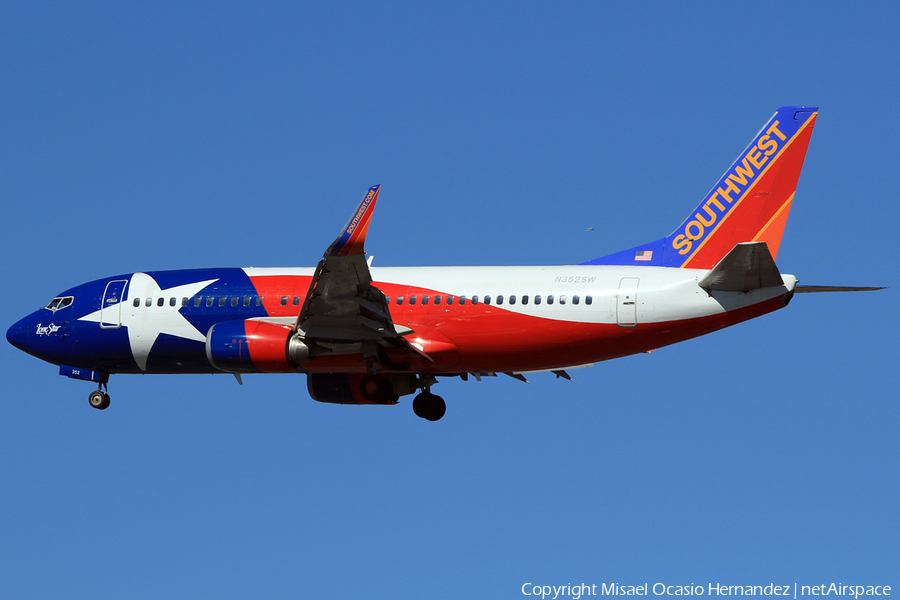 Southwest Airlines Boeing 737-3H4 (N352SW) | Photo 69007