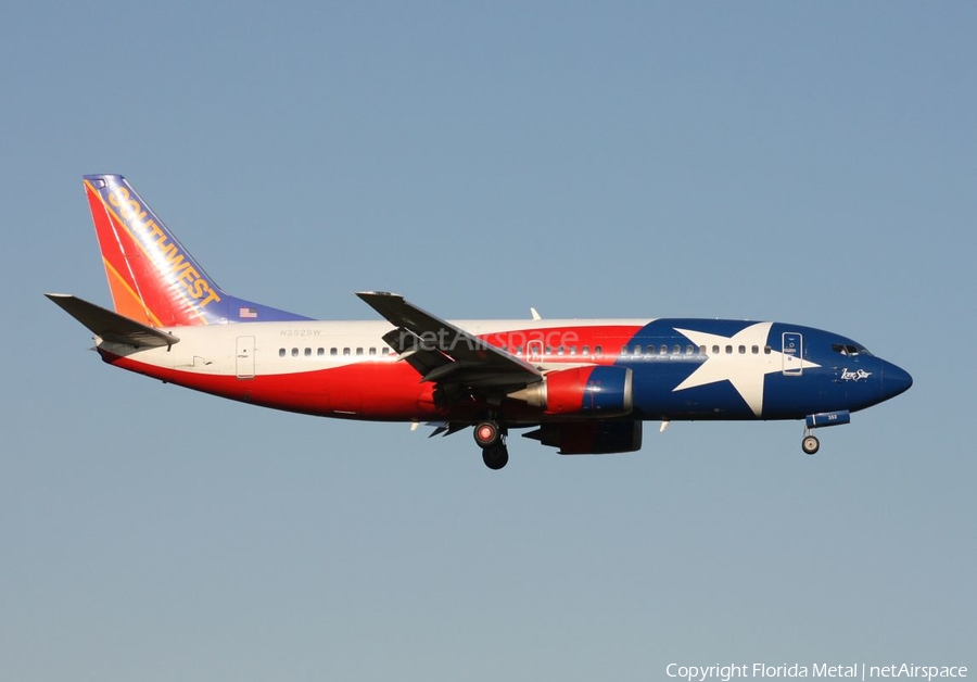 Southwest Airlines Boeing 737-3H4 (N352SW) | Photo 332276