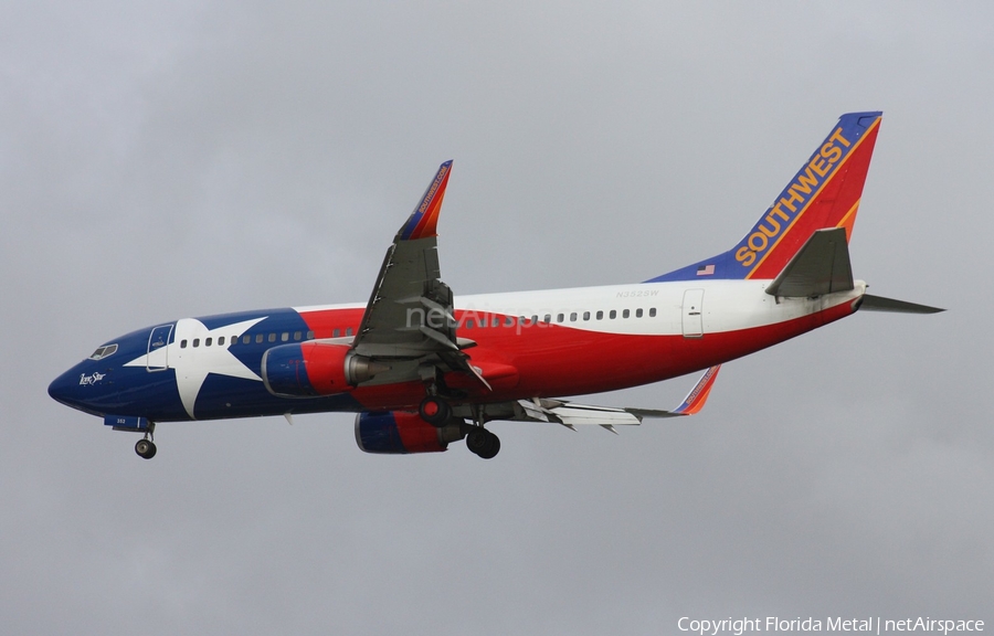 Southwest Airlines Boeing 737-3H4 (N352SW) | Photo 332277