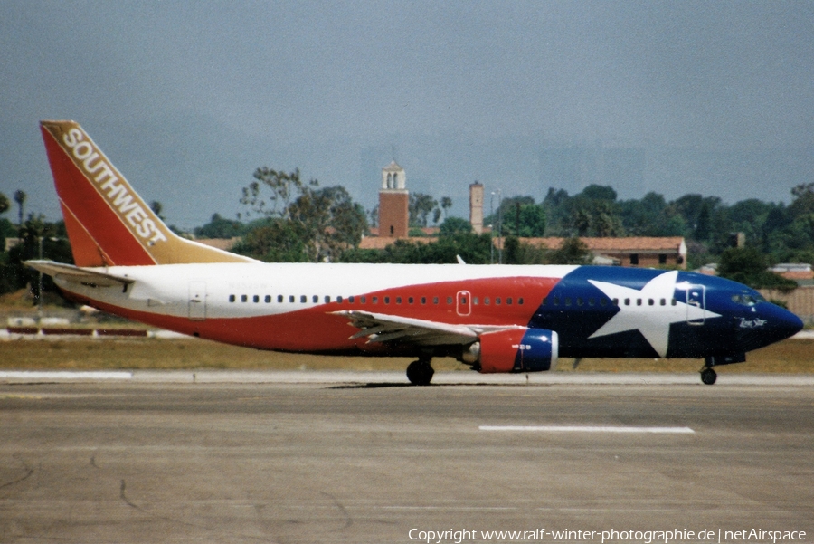 Southwest Airlines Boeing 737-3H4 (N352SW) | Photo 453211