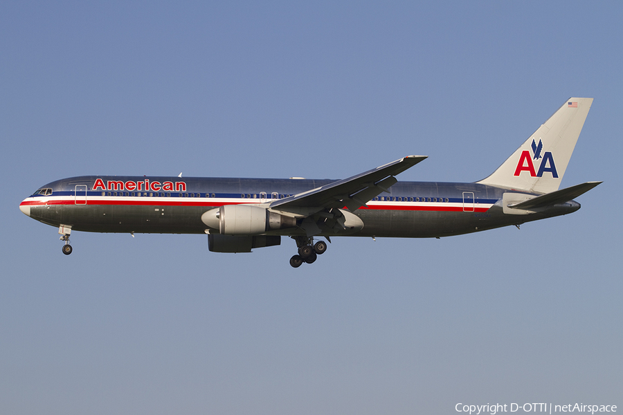 American Airlines Boeing 767-323(ER) (N353AA) | Photo 349543