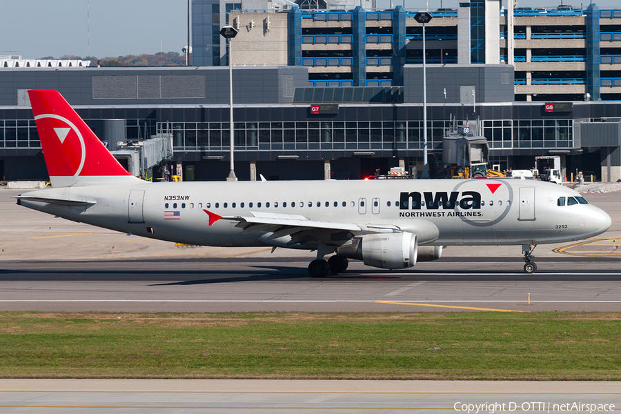 Northwest Airlines Airbus A320-212 (N353NW) | Photo 190425
