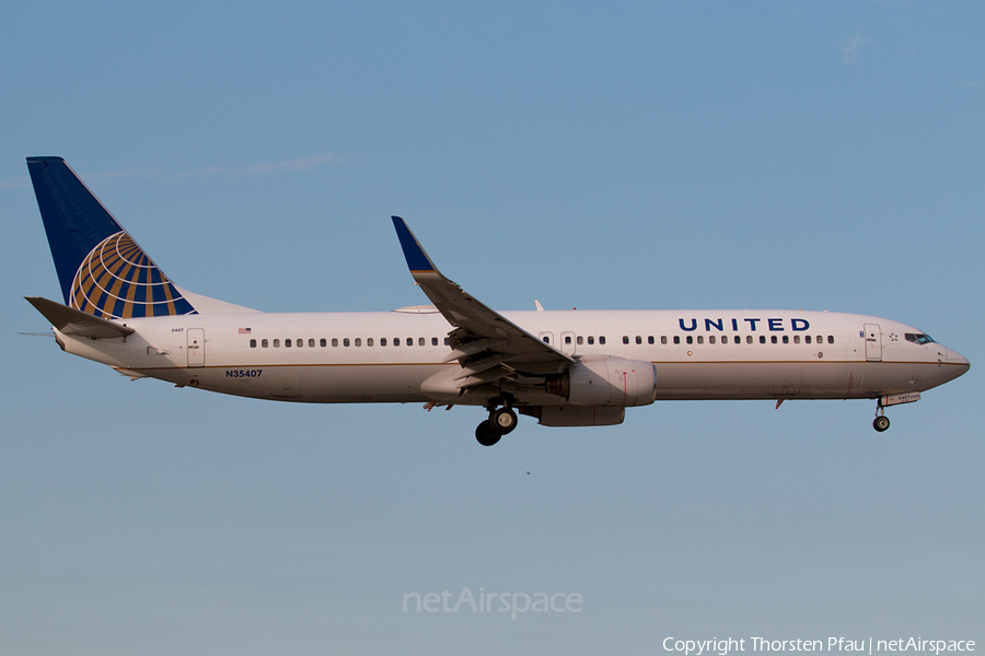 United Airlines Boeing 737-924 (N35407) | Photo 136667