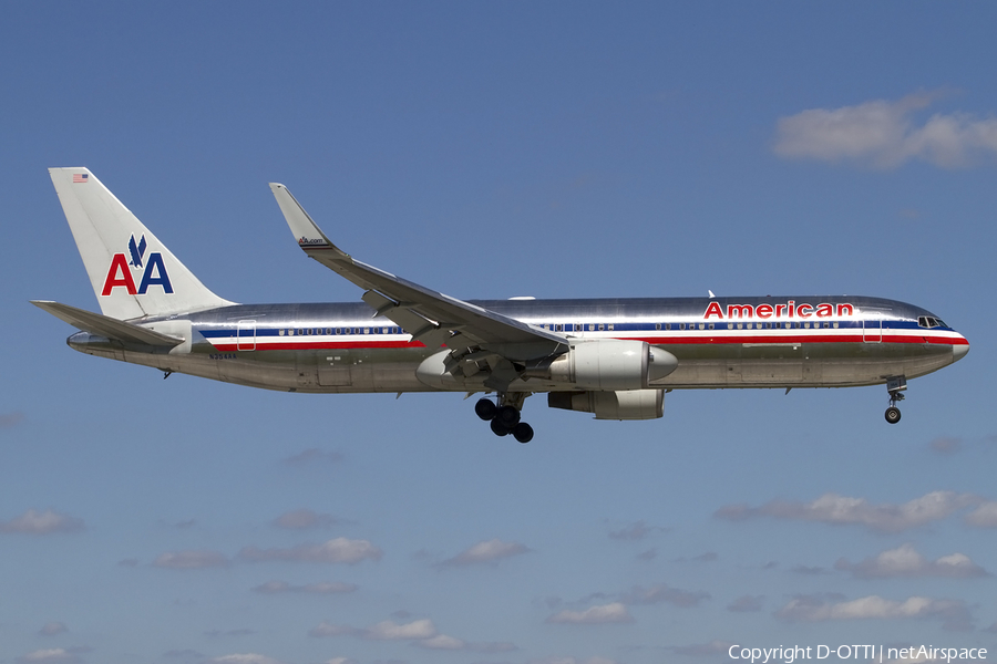 American Airlines Boeing 767-323(ER) (N354AA) | Photo 430625
