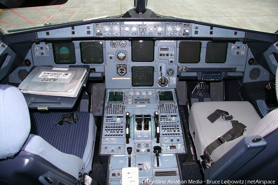 Northwest Airlines Airbus A320-212 (N354NW) | Photo 171503