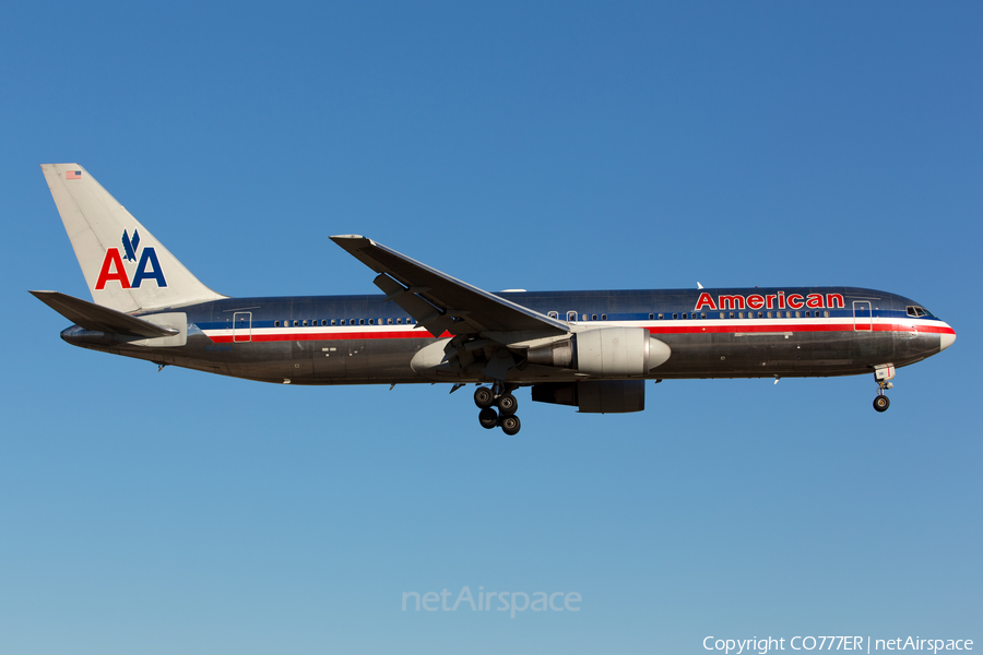 American Airlines Boeing 767-323(ER) (N355AA) | Photo 75020