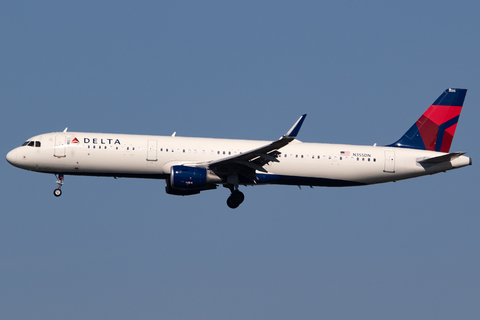 Delta Air Lines Airbus A321-211 (N355DN) at  New York - John F. Kennedy International, United States