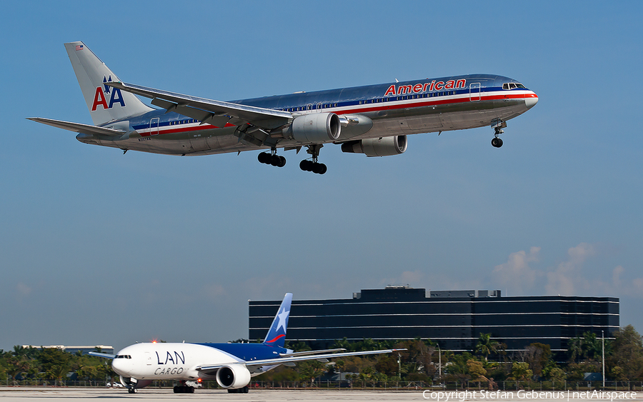 American Airlines Boeing 767-323(ER) (N354AA) | Photo 2606