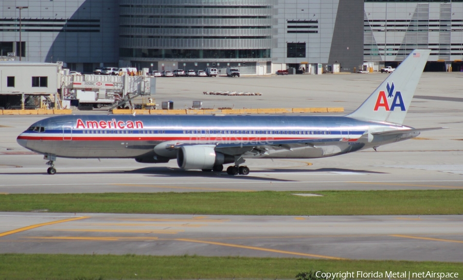 American Airlines Boeing 767-323(ER) (N357AA) | Photo 300325