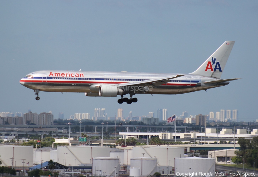 American Airlines Boeing 767-323(ER) (N357AA) | Photo 300326