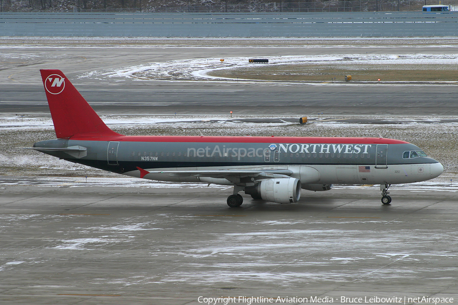 Northwest Airlines Airbus A320-212 (N357NW) | Photo 180908