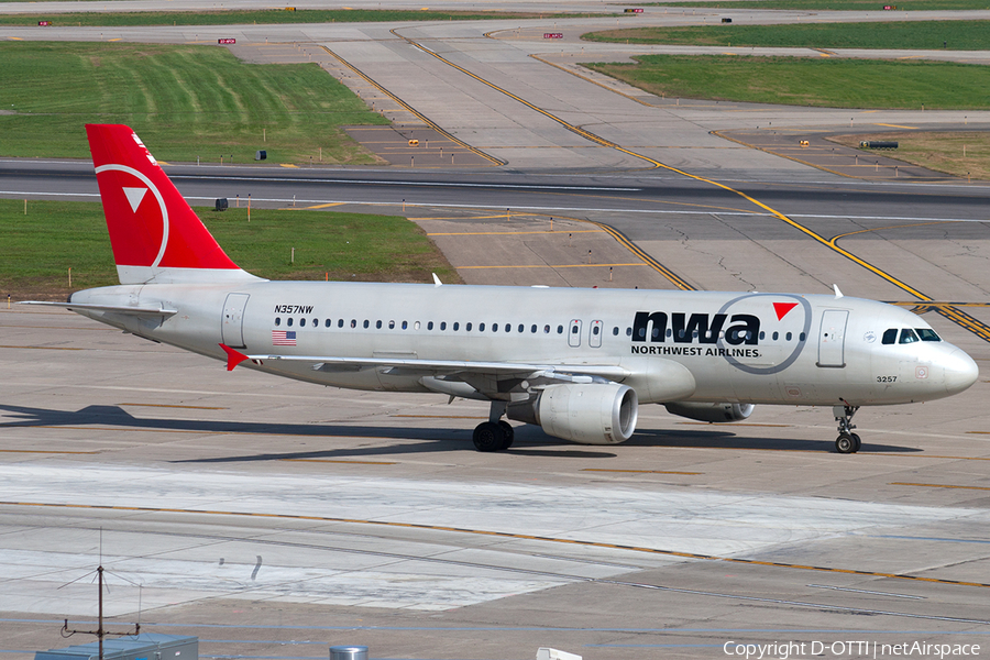 Northwest Airlines Airbus A320-212 (N357NW) | Photo 191185