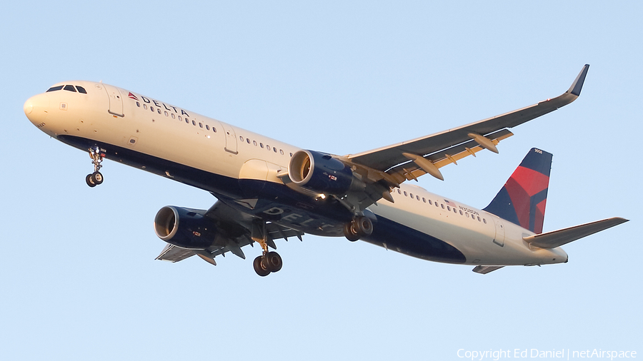 Delta Air Lines Airbus A321-211 (N358DN) | Photo 359927