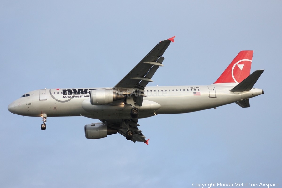 Northwest Airlines Airbus A320-212 (N358NW) | Photo 300329