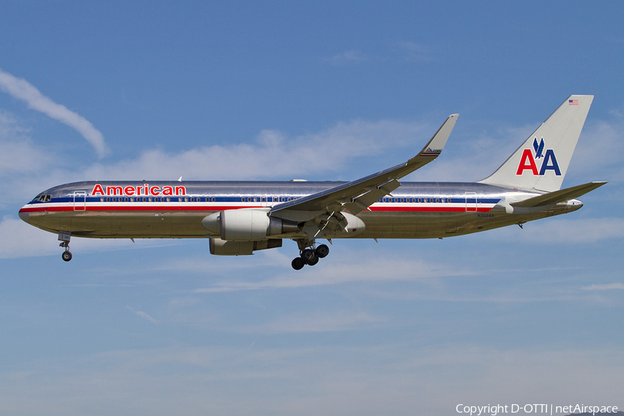 American Airlines Boeing 767-323(ER) (N359AA) | Photo 366134