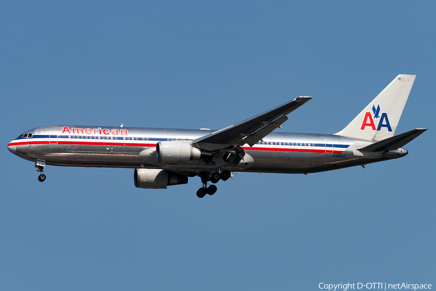 American Airlines Boeing 767-323(ER) (N360AA) | Photo 175927