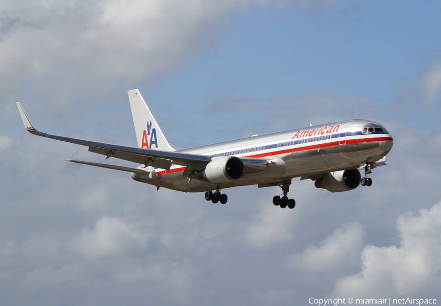 American Airlines Boeing 767-323(ER) (N360AA) | Photo 2290
