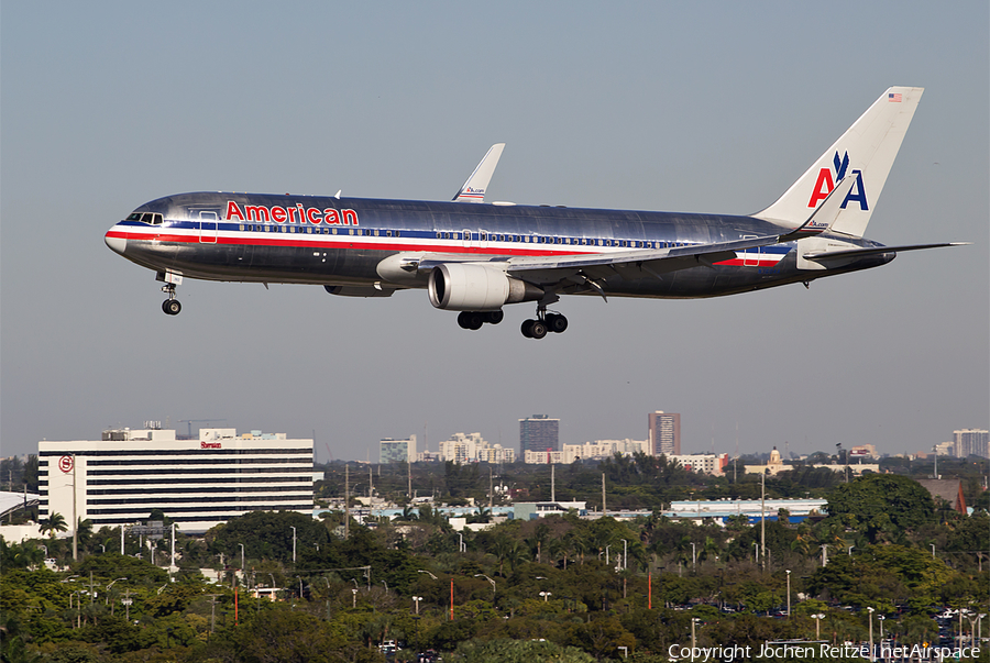 American Airlines Boeing 767-323(ER) (N360AA) | Photo 39312