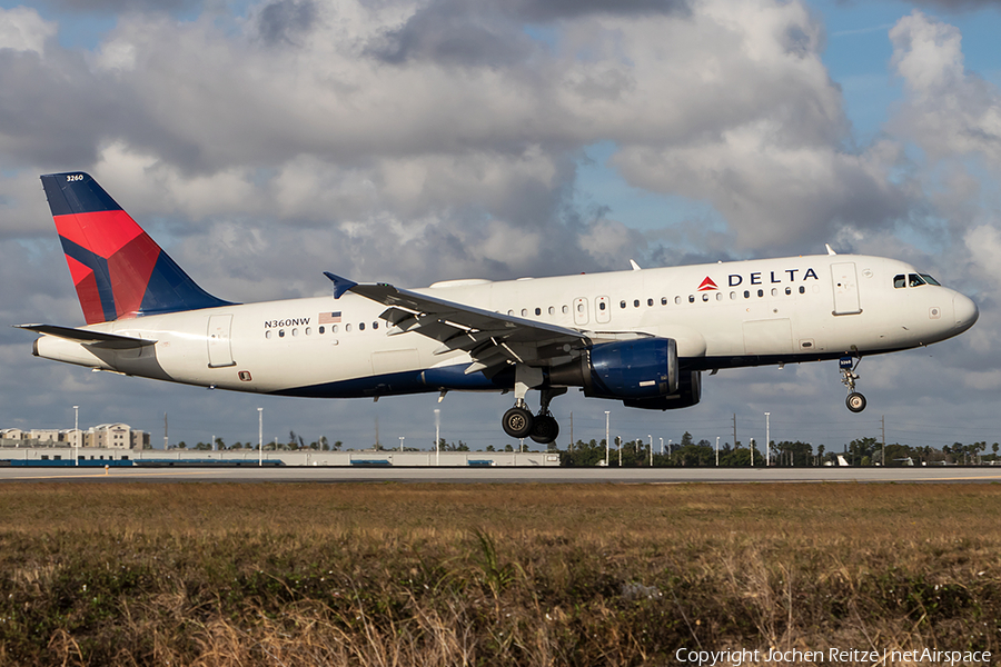 Delta Air Lines Airbus A320-212 (N360NW) | Photo 222608