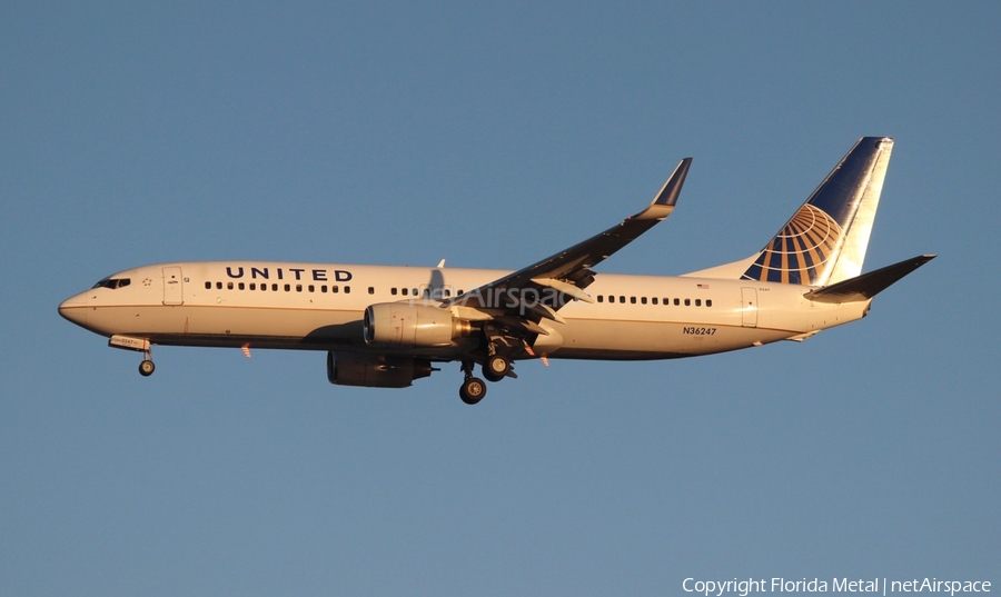 United Airlines Boeing 737-824 (N36247) | Photo 299892