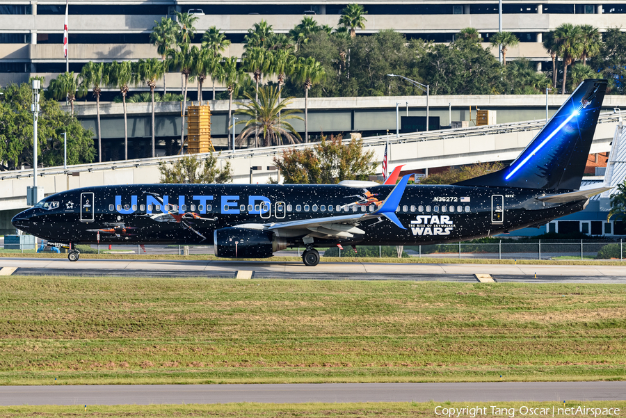 United Airlines Boeing 737-824 (N36272) | Photo 414018