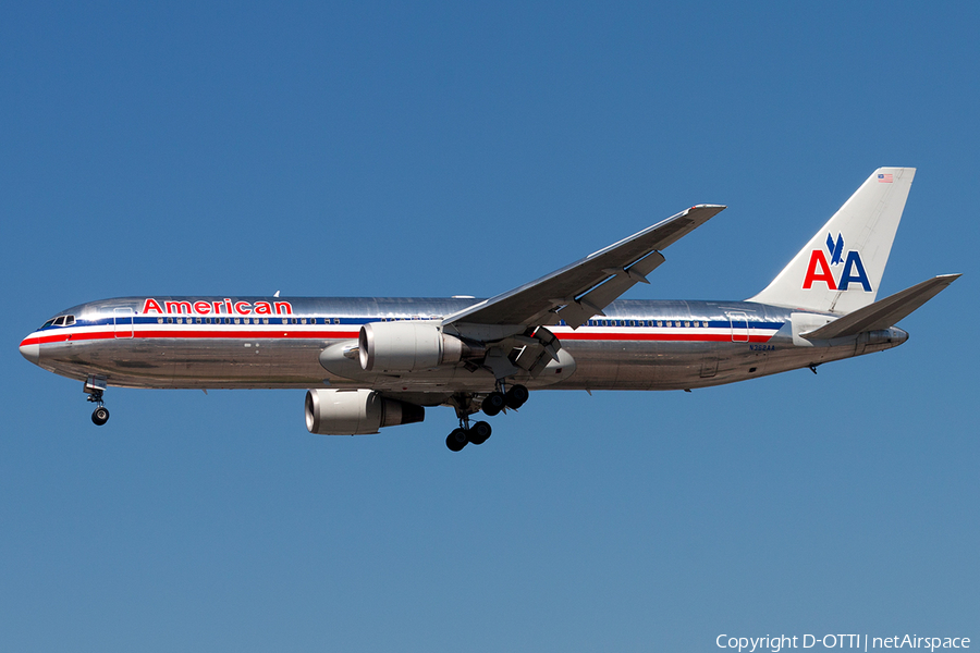 American Airlines Boeing 767-323(ER) (N362AA) | Photo 183273