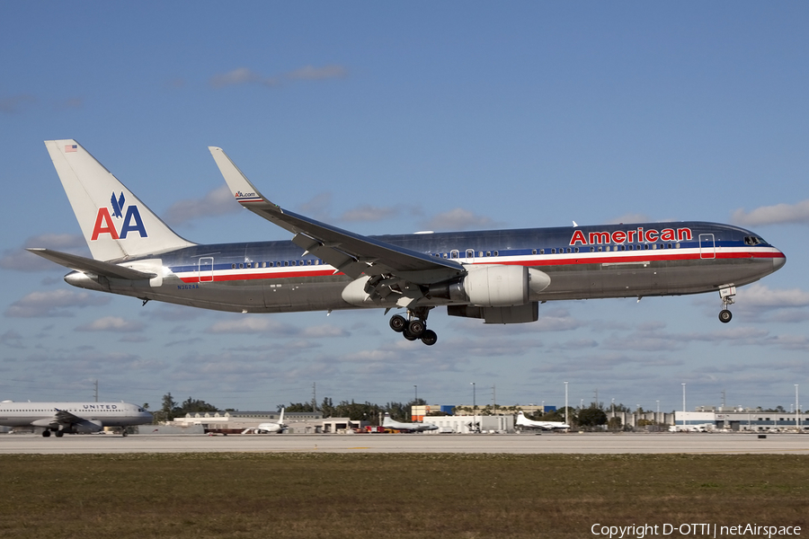 American Airlines Boeing 767-323(ER) (N362AA) | Photo 430796