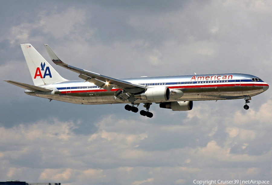 American Airlines Boeing 767-323(ER) (N362AA) | Photo 95131