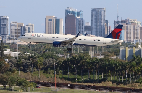 Delta Air Lines Airbus A321-211 (N362DN) at  Ft. Lauderdale - International, United States