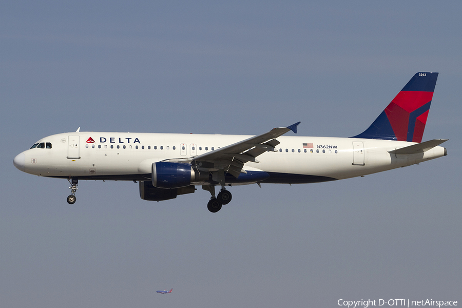 Delta Air Lines Airbus A320-212 (N362NW) | Photo 341022