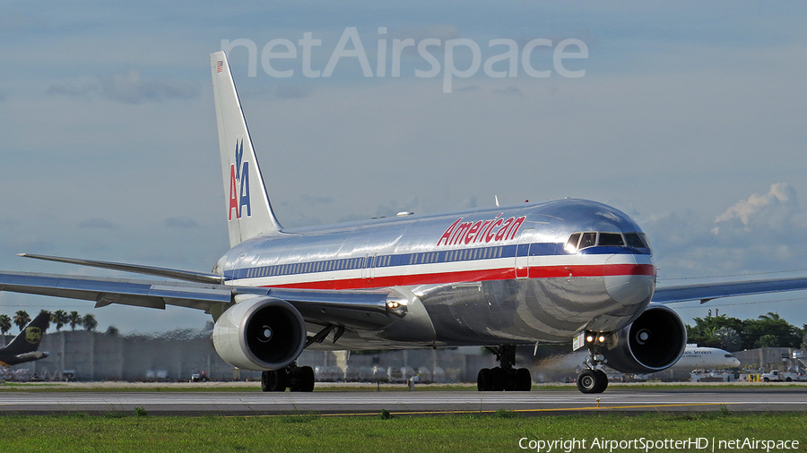 American Airlines Boeing 767-323(ER) (N363AA) | Photo 149474