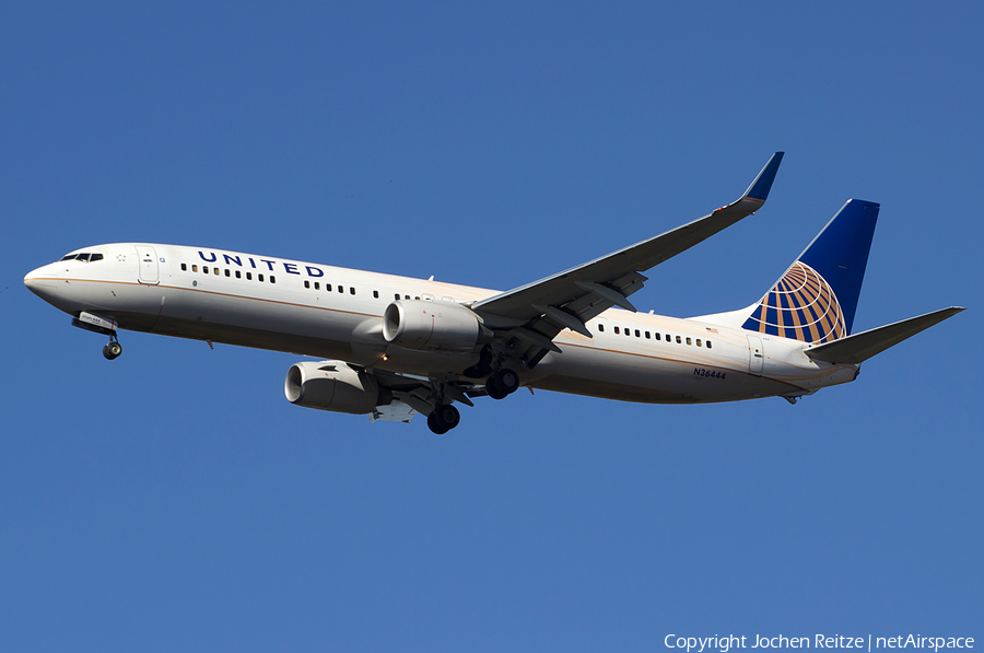 United Airlines Boeing 737-924(ER) (N36444) | Photo 43507