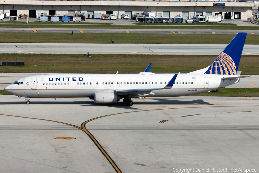 United Airlines Boeing 737-924(ER) (N36447) | Photo 518566