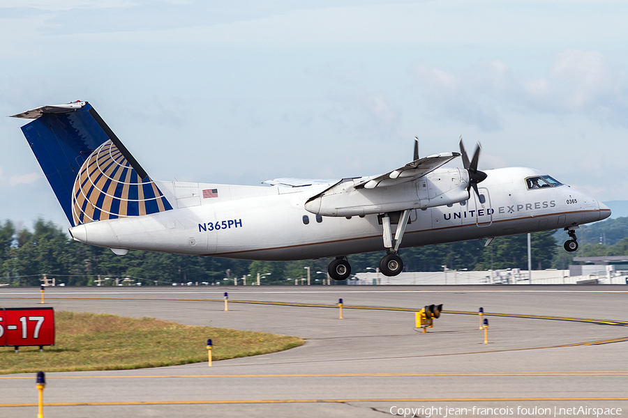 United Express (CommutAir) de Havilland Canada DHC-8-202Q (N365PH) | Photo 147516