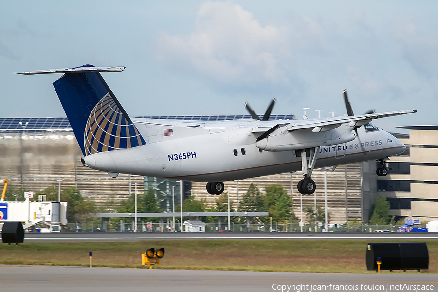 United Express (CommutAir) de Havilland Canada DHC-8-202Q (N365PH) | Photo 157142