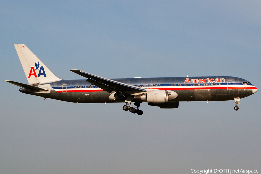 American Airlines Boeing 767-323(ER) (N366AA) | Photo 199692
