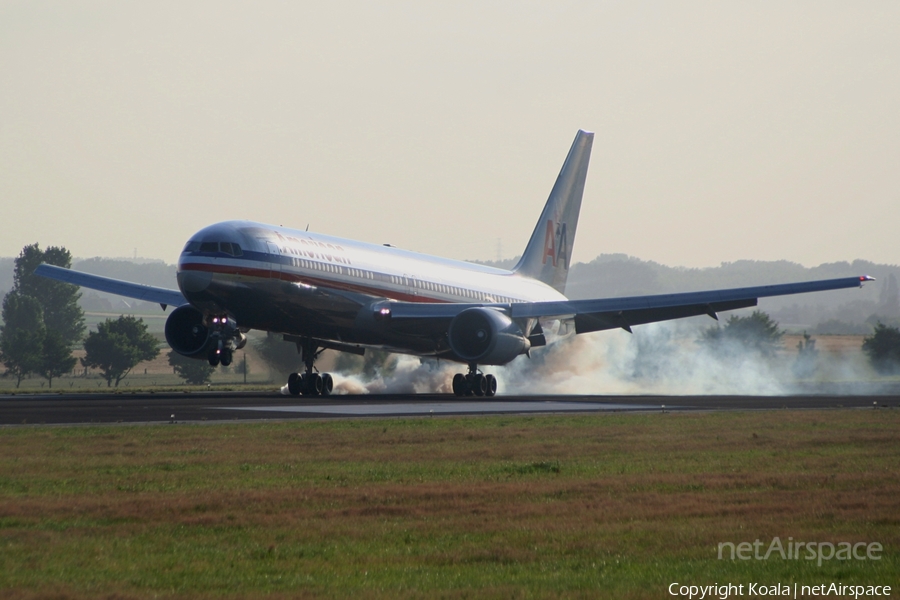American Airlines Boeing 767-323(ER) (N366AA) | Photo 553493