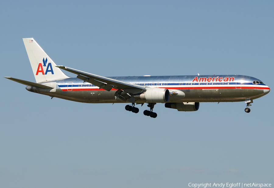 American Airlines Boeing 767-323(ER) (N366AA) | Photo 383369
