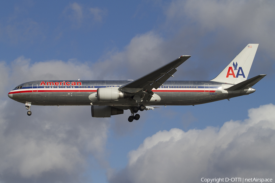 American Airlines Boeing 767-323(ER) (N366AA) | Photo 375818