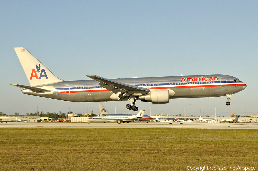 American Airlines Boeing 767-323(ER) (N366AA) | Photo 21589