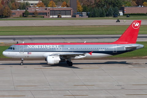 Northwest Airlines Airbus A320-212 (N367NW) at  Minneapolis - St. Paul International, United States