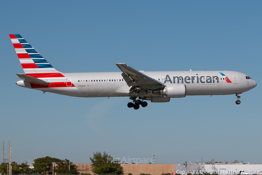 American Airlines Boeing 767-323(ER) (N368AA) | Photo 134285