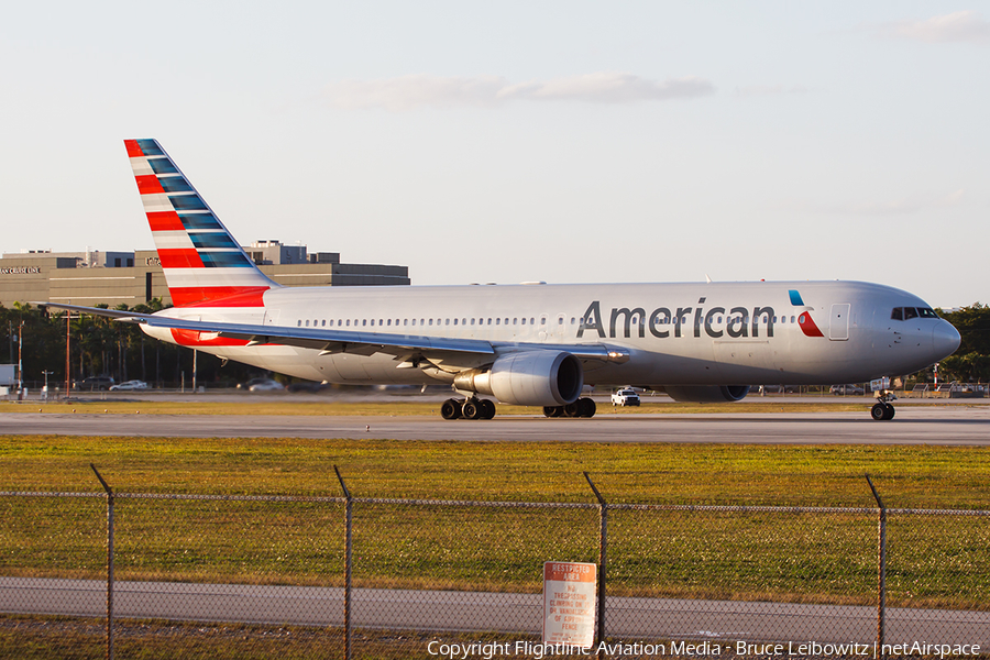 American Airlines Boeing 767-323(ER) (N369AA) | Photo 174056