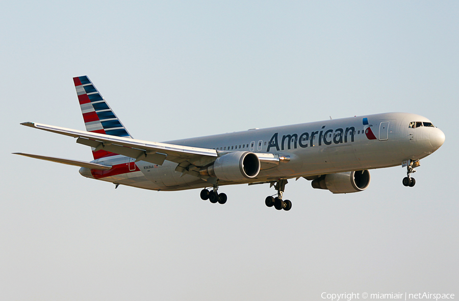 American Airlines Boeing 767-323(ER) (N369AA) | Photo 48173