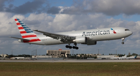 American Airlines Boeing 767-323(ER) (N369AA) at  Miami - International, United States